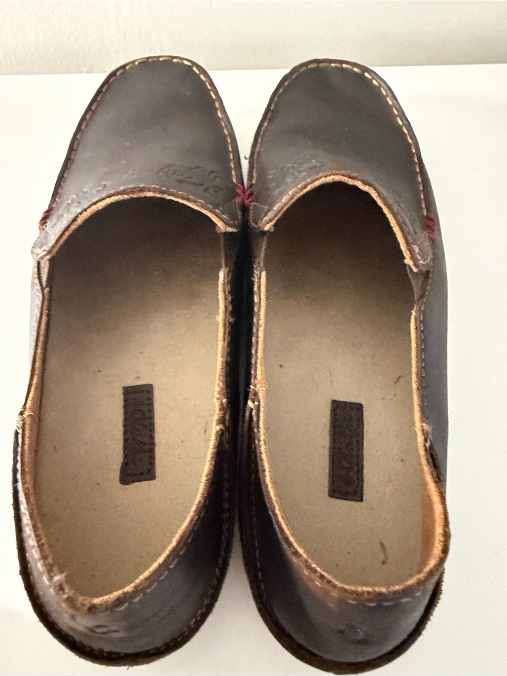 OluKai Nohea Nubuck dark brown leather loafer with floral etching women’s 9.5 - Picture 7 of 13